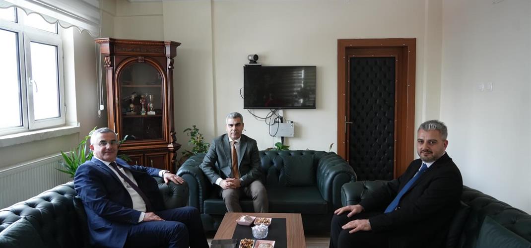 DSİ Bölge Müdürü Serdar Kotan, İl Müdürümüz Sayın Harun Akıllı’yı makamında ziyaret etti