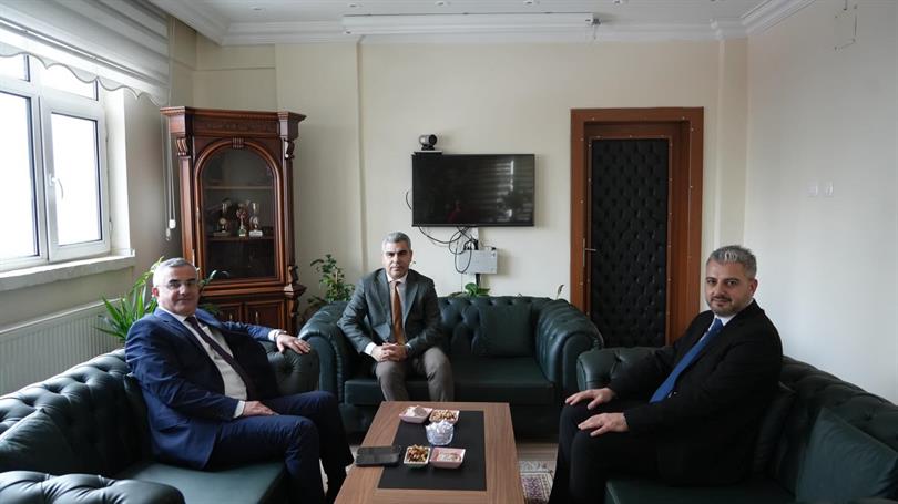 DSİ Bölge Müdürü Serdar Kotan, İl Müdürümüz Sayın Harun Akıllı’yı makamında ziyaret etti