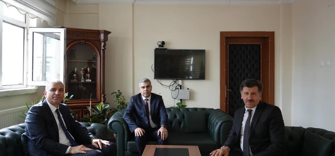Defterdar Barış Sönmez ve İl Sivil Toplumla İlişkiler Müdürü Süleyman Çelenk, İl Müdürümüz Harun Akıllı’yı Ziyaret Etti