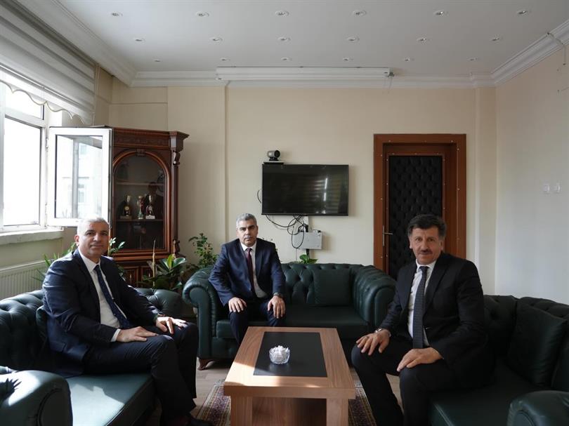Defterdar Barış Sönmez ve İl Sivil Toplumla İlişkiler Müdürü Süleyman Çelenk, İl Müdürümüz Harun Akıllı’yı Ziyaret Etti