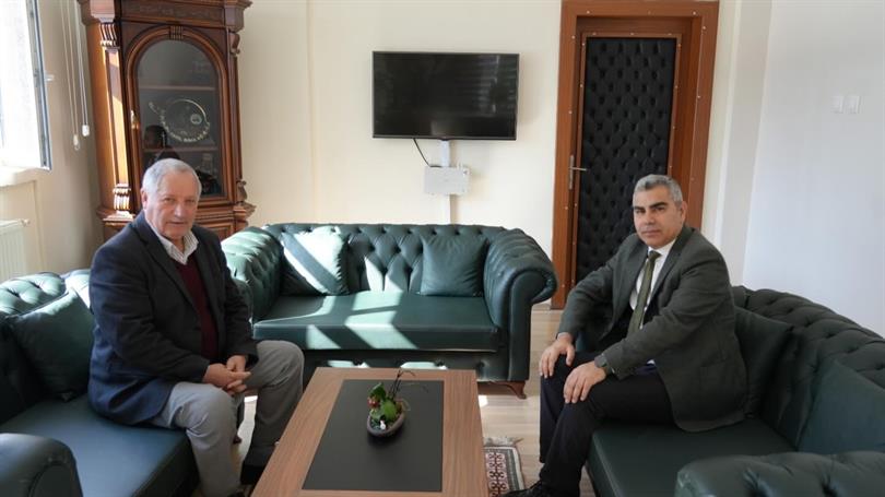 İlimiz esnaflarından Sürmeli Kılıç, İl Müdürümüz Harun Akıllı’yı makamında ziyaret etti