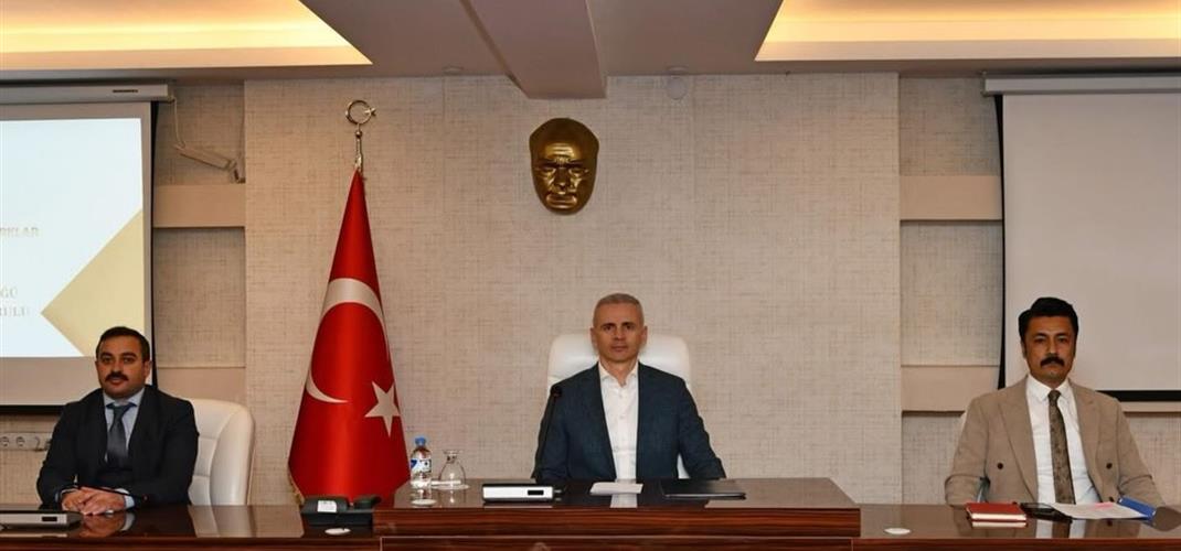 Valimiz Sayın Mehmet Fatih Çiçekli başkanlığında İl Hayvanları Koruma Kurulu Toplantısı gerçekleştirildi.