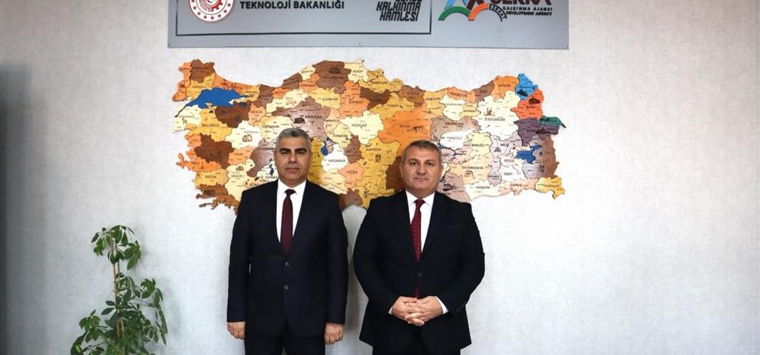İl Müdürümüz Harun Akıllı, çalışmalarına yönelik temasları kapsamında Serhat Kalkınma Ajansı  Genel Sekreteri Nurullah Karaca’yı makamında ziyaret etti