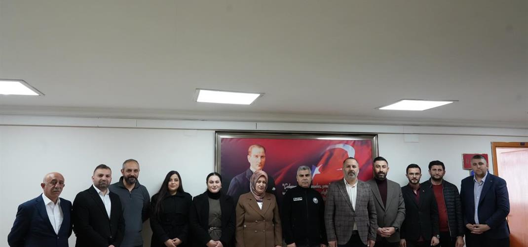 AK Parti İl Başkanı Hakan Aydın ve beraberindeki yönetim kurulu üyeleri, İl Müdürümüz Harun Akıllı’yı makamında ziyaret etti