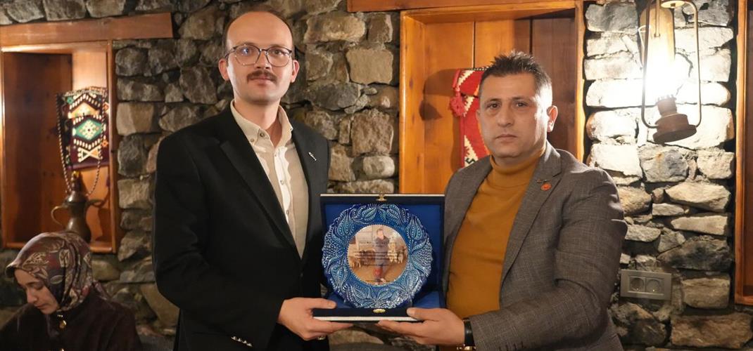 Görev süreniz boyunca sergilediğiniz adil, vizyoner ve insan odaklı yöneticilik anlayışıyla kurumumuza ve ilimize önemli katkılar sundunuz